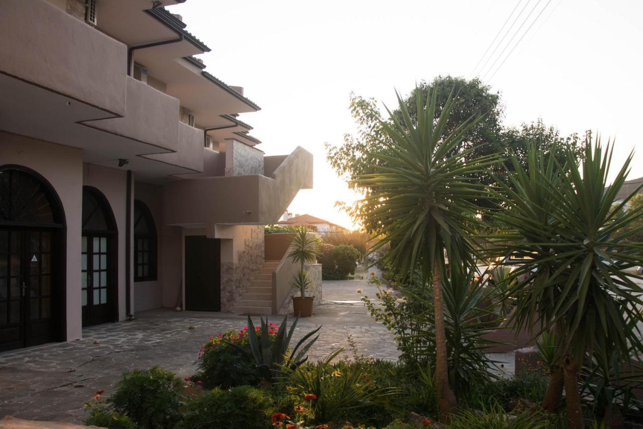Palm Tree Apartments Psakoudia Extérieur photo