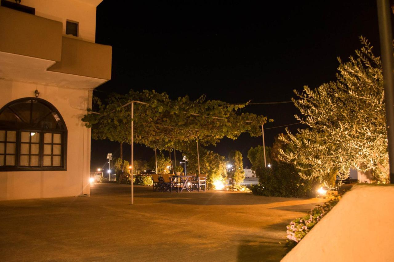 Palm Tree Apartments Psakoudia Extérieur photo
