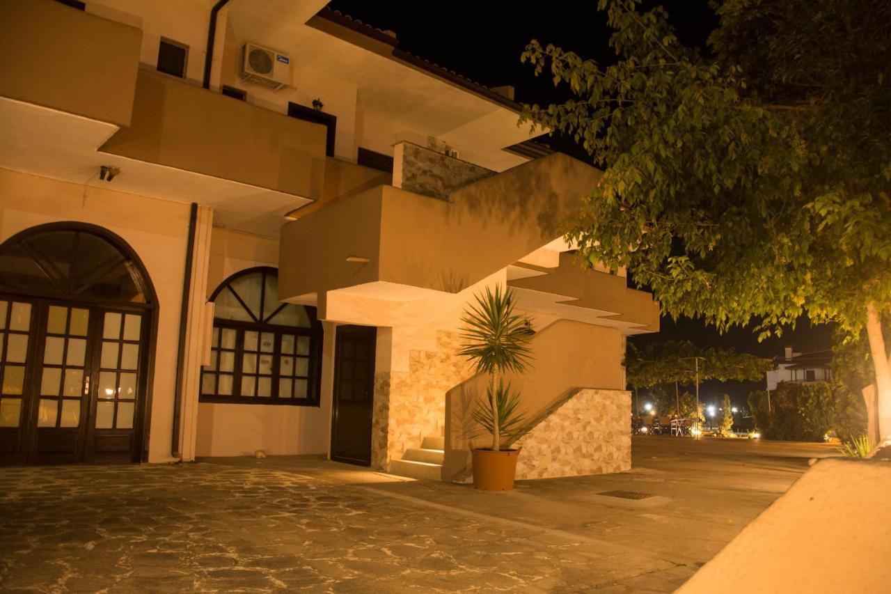 Palm Tree Apartments Psakoudia Extérieur photo